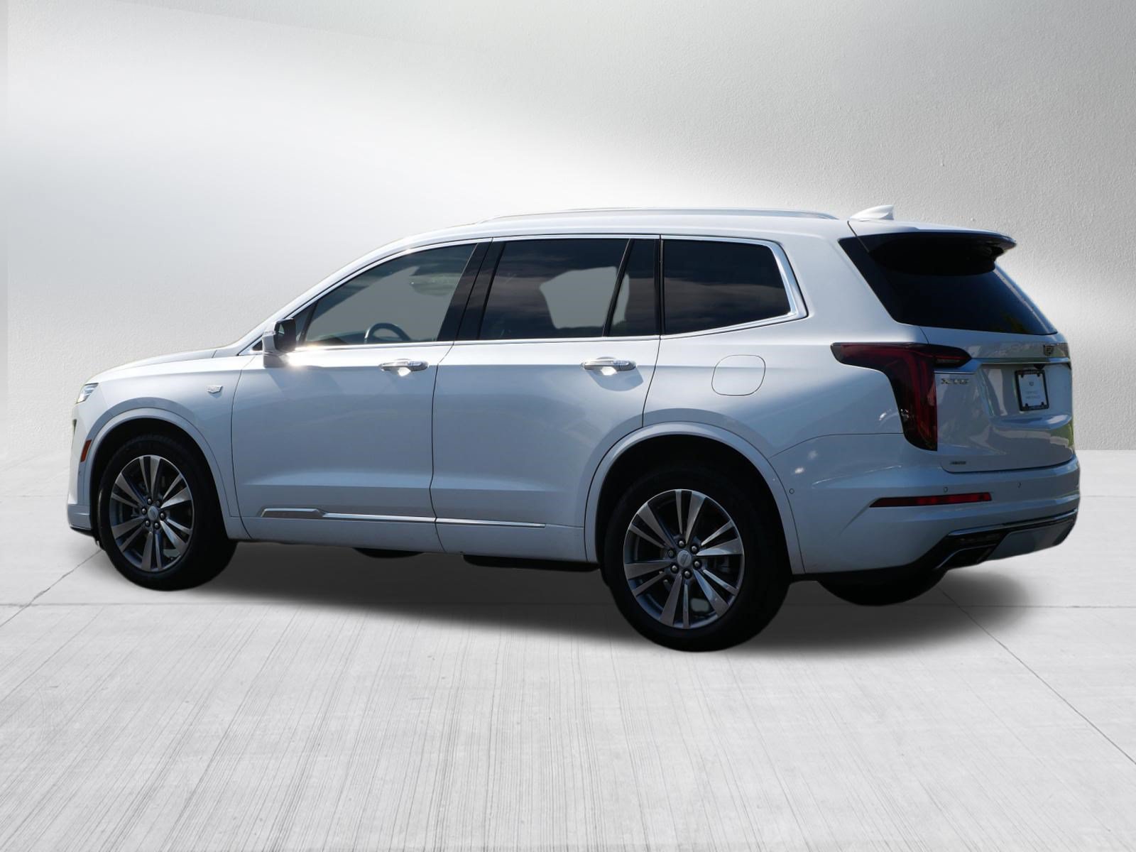 Certified 2024 Cadillac XT6 Premium Luxury w/ Technology Package AWD/4WD image 4