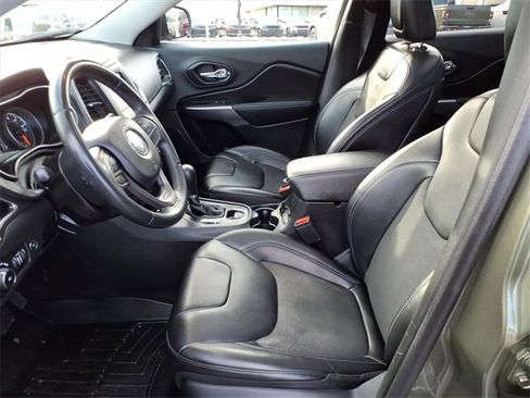 Used 2019 Jeep Cherokee Latitude Plus w/ Comfort/Convenience Group image 12