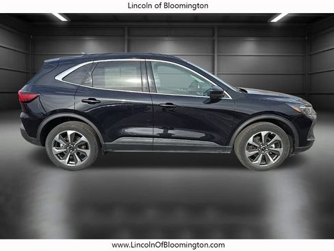 Used 2024 Ford Escape Platinum image 8