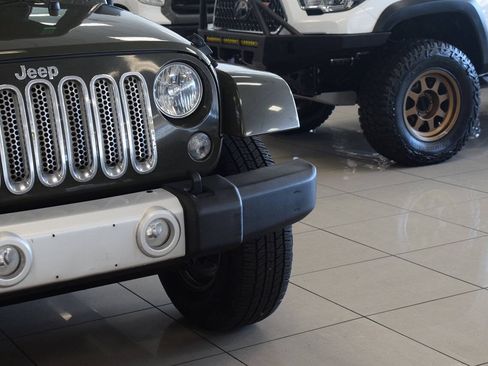 Used 2015 Jeep Wrangler Unlimited Sahara w/ Dual Top Group AWD/4WD image 13