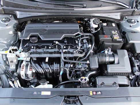 Used 2025 Hyundai Elantra Sport FWD image 14