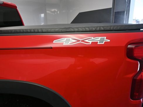 Used 2021 Chevrolet Silverado 1500 LT image 18