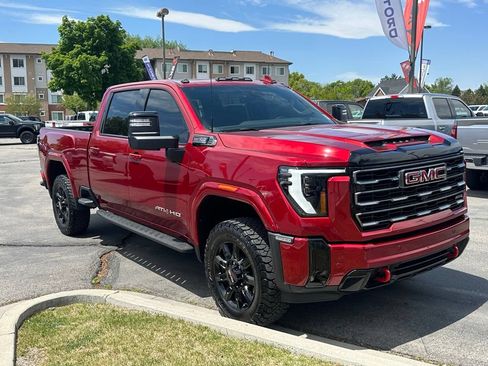 Used 2025 GMC Sierra 2500 AT4 w/ AT4 Premium Plus Package AWD/4WD image 10