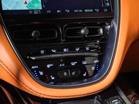 Used 2023 Aston Martin DBX AWD/4WD image 29