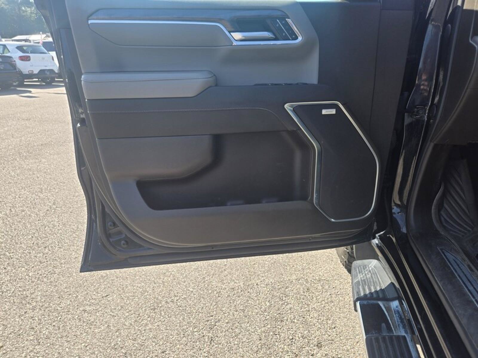 Used 2024 Chevrolet Silverado 1500 LTZ AWD/4WD image 19