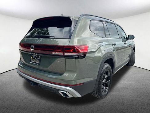 Used 2025 Volkswagen Atlas Peak Edition SE AWD/4WD image 14
