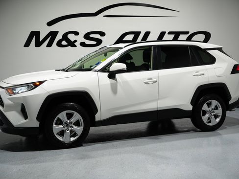 Used 2019 Toyota RAV4 XLE image 4