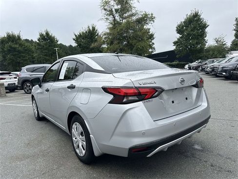 Used 2021 Nissan Versa S image 3