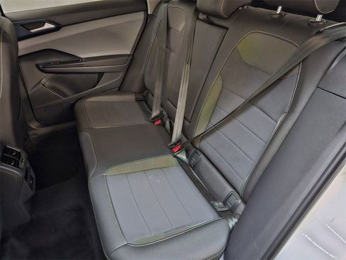 Used 2024 Volkswagen Taos SE image 17