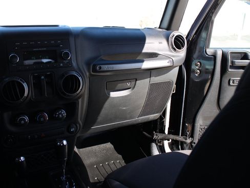 Used 2018 Jeep Wrangler Sport image 30