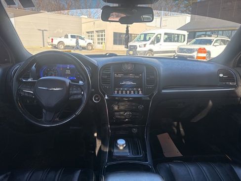 Used 2019 Chrysler 300 S image 10