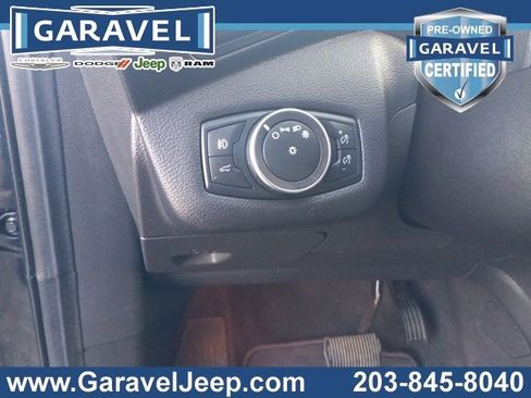 Used 2019 Ford Escape SE image 25