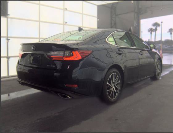 Used 2017 Lexus ES 350 w/ Luxury Package FWD image 3