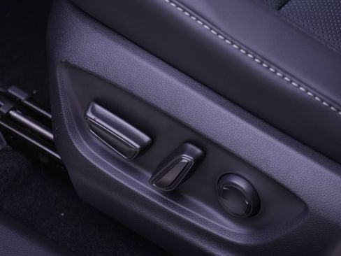 New 2025 Toyota Crown Signia Limited image 16