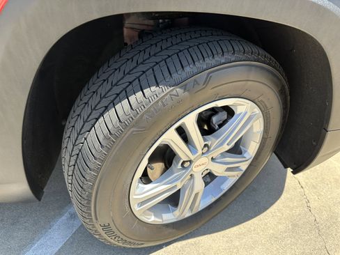 Used 2024 GMC Terrain SLE image 9