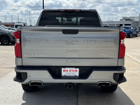 Used 2024 Chevrolet Silverado 1500 High Country w/ Technology Package AWD/4WD image 9