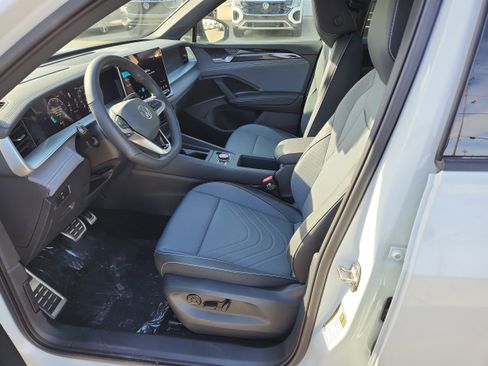 New 2026 Volkswagen Tiguan SE R-Line image 16