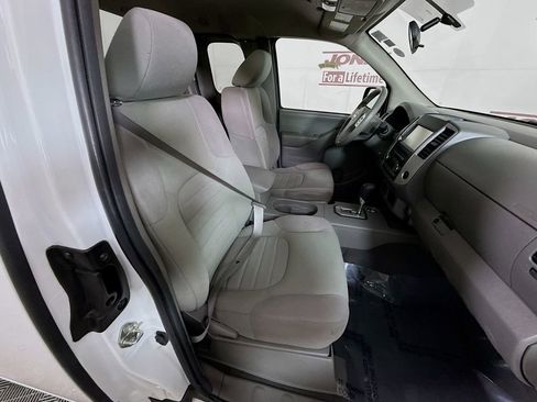 Used 2020 Nissan Frontier S image 29