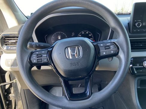 Used 2023 Honda Pilot LX image 34