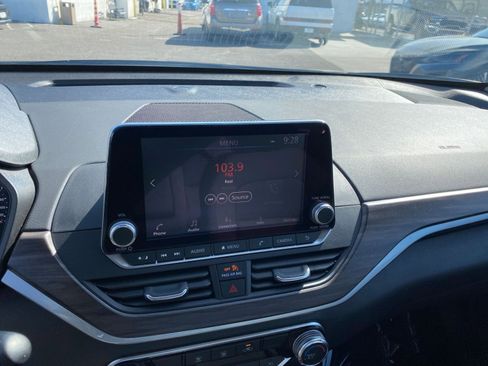 Used 2025 Nissan Altima 2.5 SV image 20