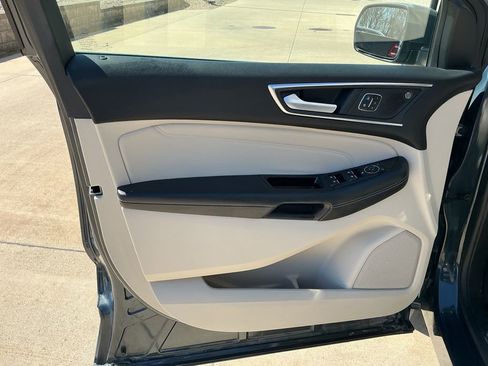 Used 2019 Ford Edge Titanium w/ Cold Weather Package image 8