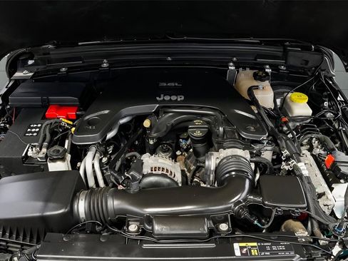 Used 2019 Jeep Wrangler Unlimited Sahara image 71