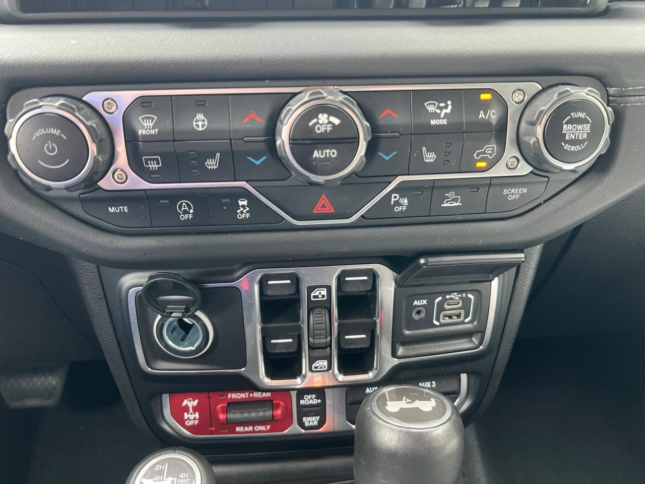 Used 2024 Jeep Wrangler Unlimited Rubicon AWD/4WD image 26