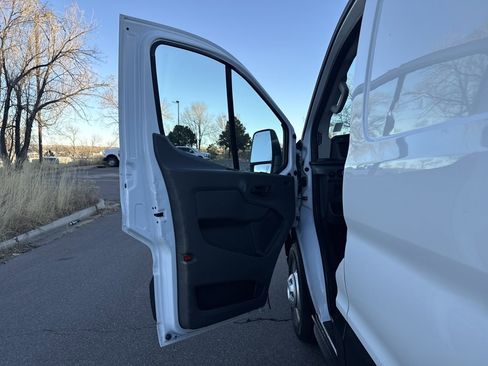 Used 2023 Ford Transit 250 Low Roof AWD image 9