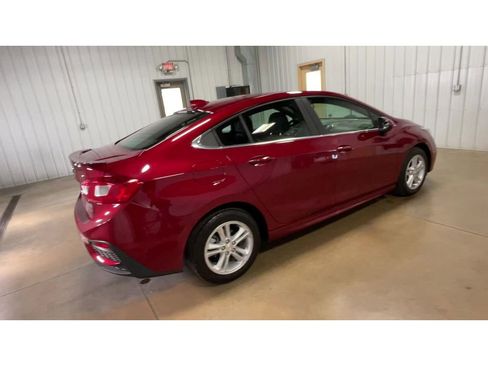 Used 2017 Chevrolet Cruze LT w/ Sun And Sound Package image 8