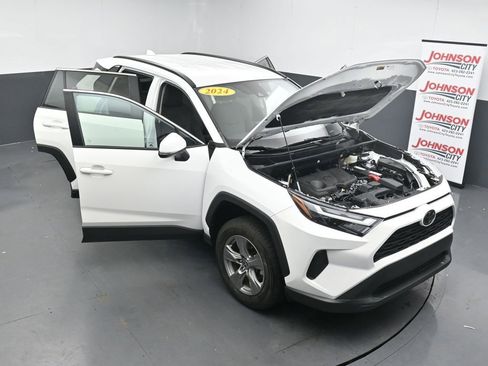 Used 2024 Toyota RAV4 XLE FWD image 39