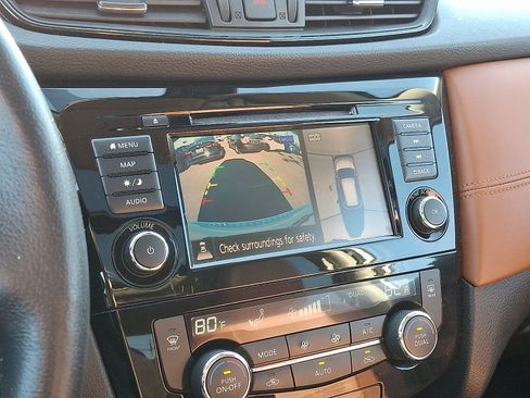 Used 2019 Nissan Rogue SL w/ Premium Package image 21