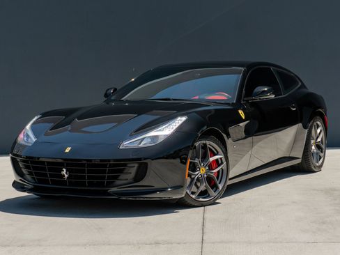 Used 2019 Ferrari GTC4Lusso T RWD image 3