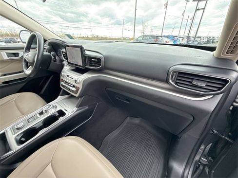 Used 2021 Ford Explorer XLT w/ Equipment Group 202A image 29