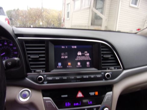 Used 2017 Hyundai Elantra SE w/ SE A/T Tech Package 03 image 17