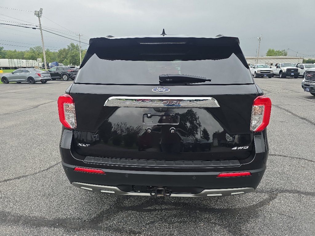 Used 2021 Ford Explorer XLT w/ Equipment Group 202A AWD/4WD image 7