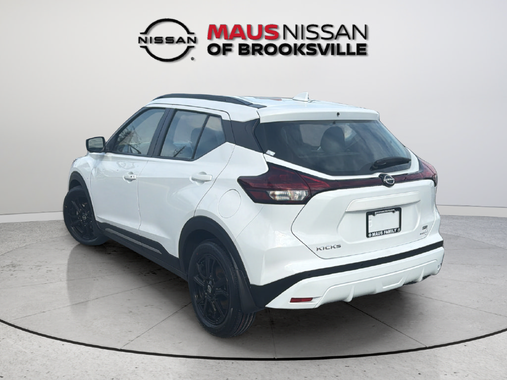 Certified 2024 Nissan Kicks SR w/ SR Premium Package FWD image 8