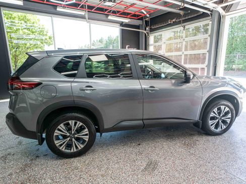 Used 2023 Nissan Rogue SV image 4