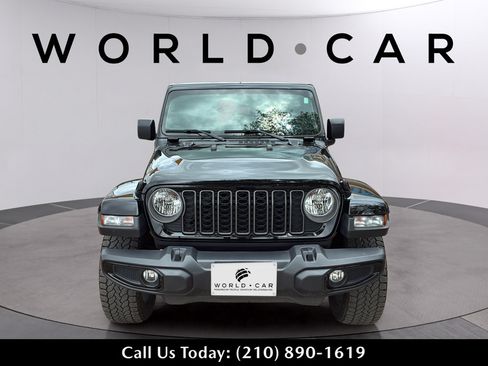 Used 2025 Jeep Gladiator Sport AWD/4WD image 17