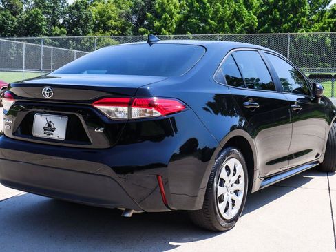 Used 2025 Toyota Corolla LE FWD image 14