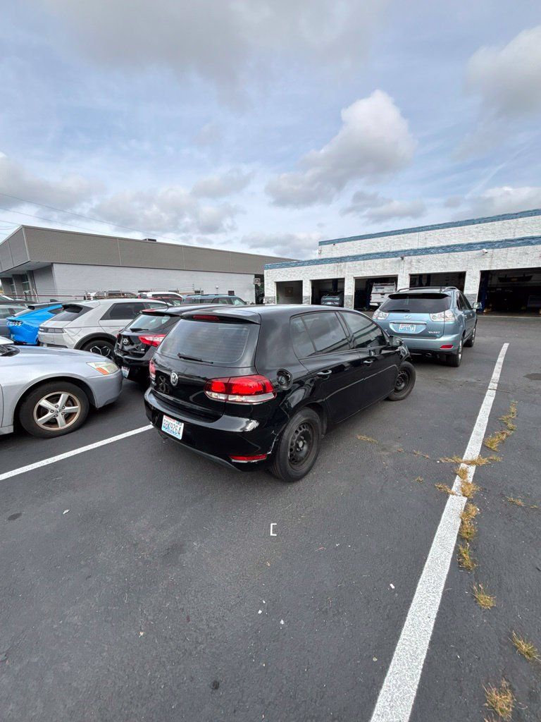 Used 2013 Volkswagen Golf 4-Door FWD image 3