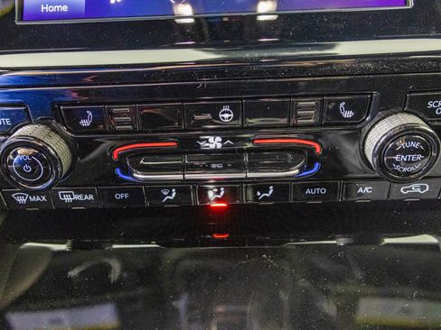 New 2025 Jeep Grand Cherokee Altitude image 23