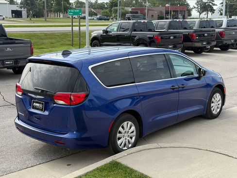 Used 2018 Chrysler Pacifica L FWD image 6