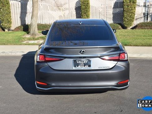 Used 2025 Lexus ES 300h 300h image 3