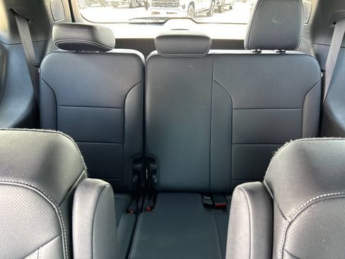 Used 2025 Chevrolet Traverse LT AWD/4WD image 22