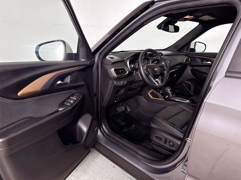 Used 2021 Chevrolet TrailBlazer ACTIV w/ Technology Package AWD/4WD image 3