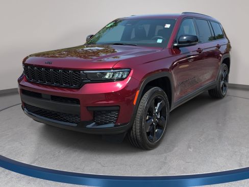 Used 2025 Jeep Grand Cherokee L Laredo AWD/4WD image 1