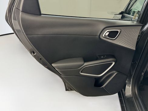 Used 2025 Kia Soul LX w/ LX Technology Package FWD image 26