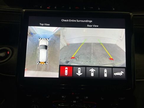 Used 2024 Jeep Grand Cherokee Limited w/ Luxury Tech Group II image 8