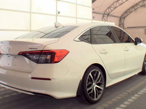 Used 2022 Honda Civic Touring image 5