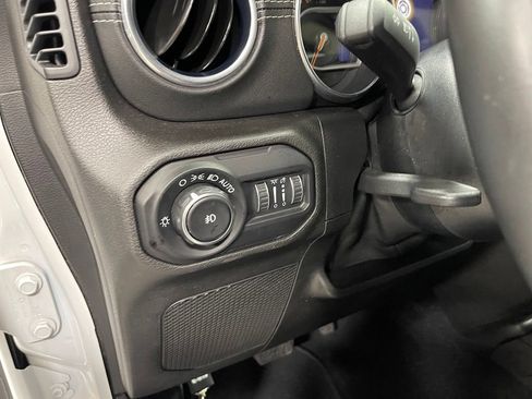 Used 2019 Jeep Wrangler Unlimited Sahara AWD/4WD image 19